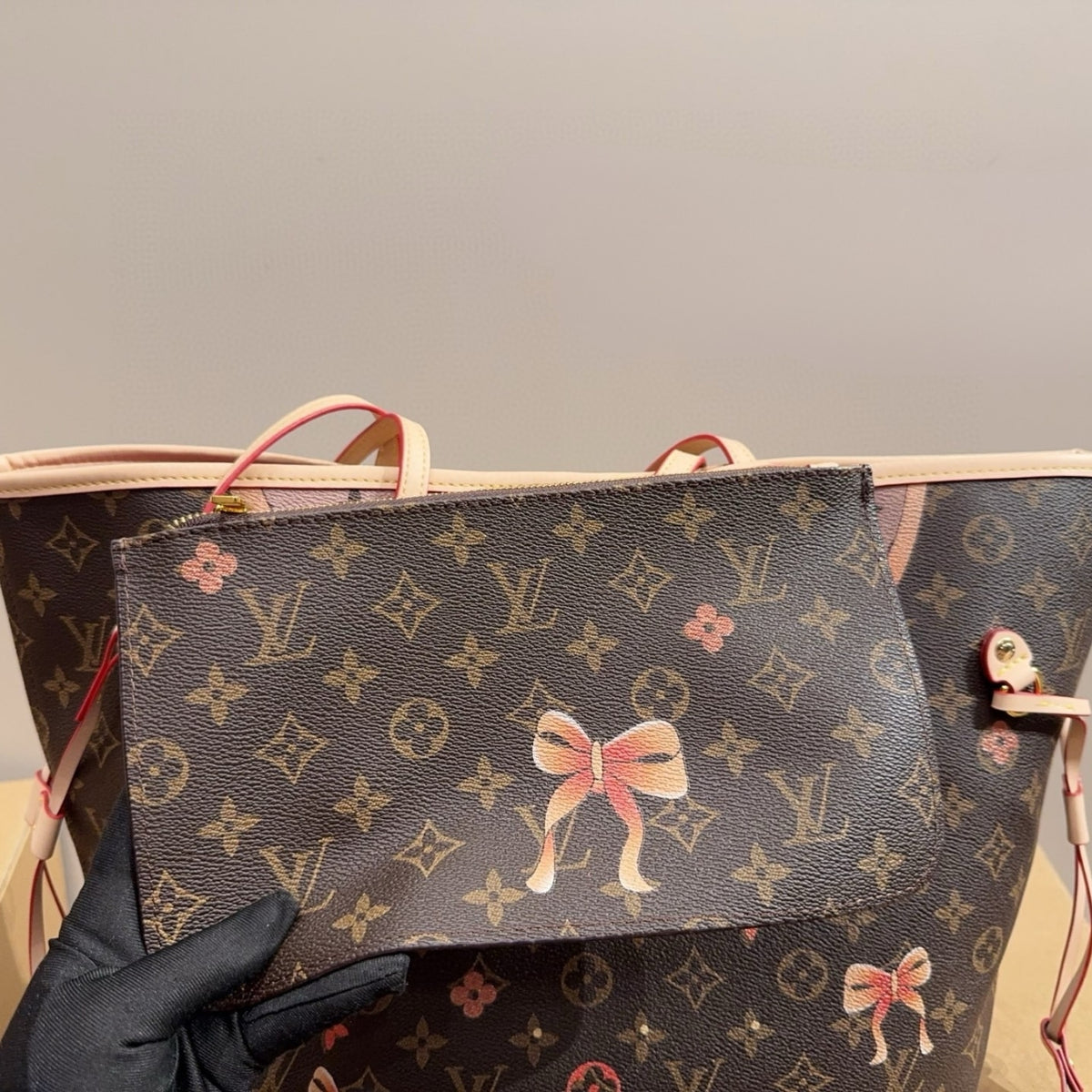 Louis Vuitton Neverfull MM Tote Monogram Canvas With Puppies 31Cm