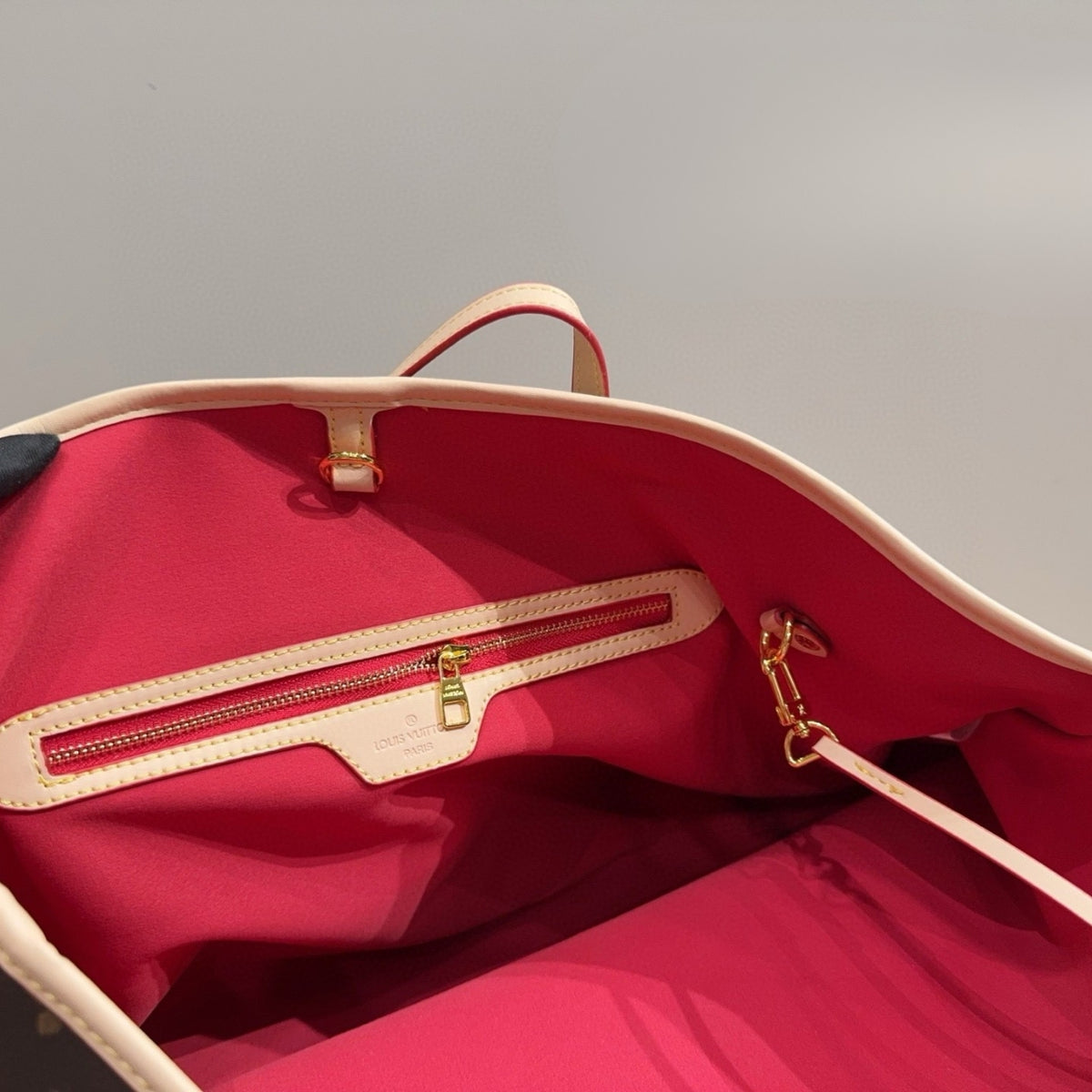 Louis Vuitton Neverfull MM Tote Monogram Canvas With Puppies 31Cm