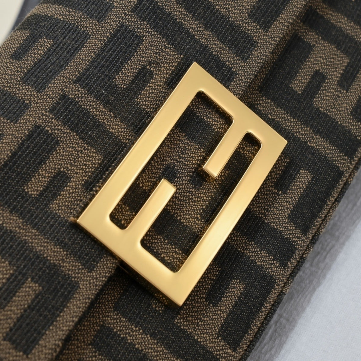 Fendi Baguette Phone Pouch Bag Brown 19Cm 7AS142AP9LF19TA