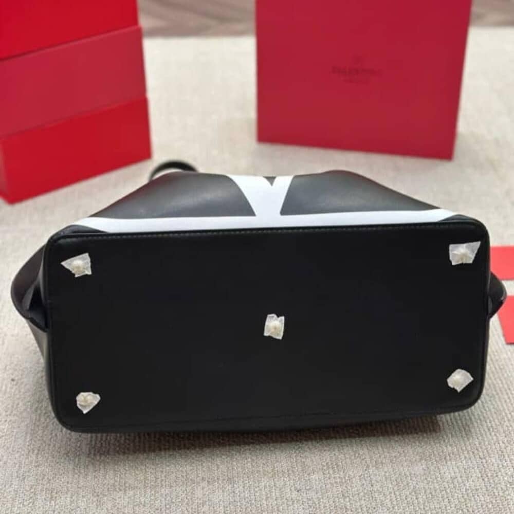 Valentino Garavani Vlogo Escape Tote Bag Black 38cm