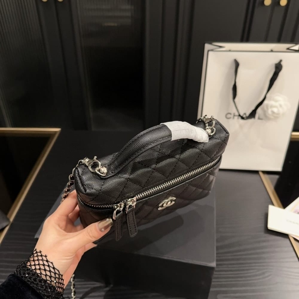 Chanel 25C Matelasse Vanity Black 19cm