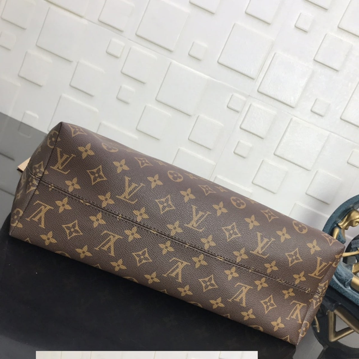 Mirror Quality – Louis Vuitton Graceful MM Monogram Canvas Beige 41Cm M43704