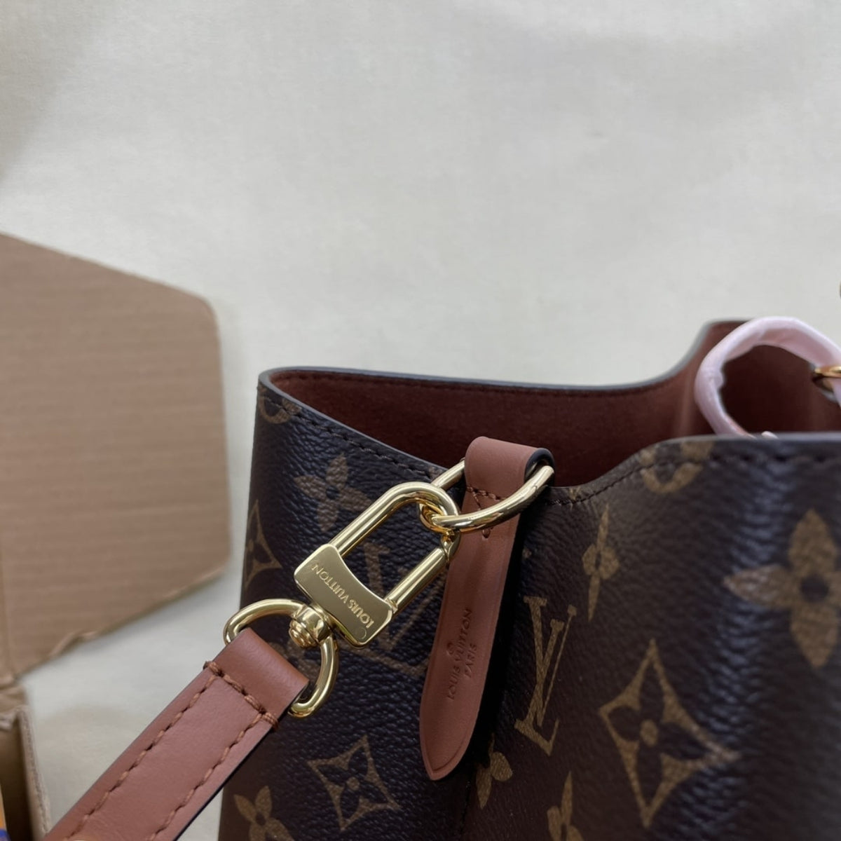 Mirror Quality – Louis Vuitton NéoNoé MM Bag Brown 26Cm M44887
