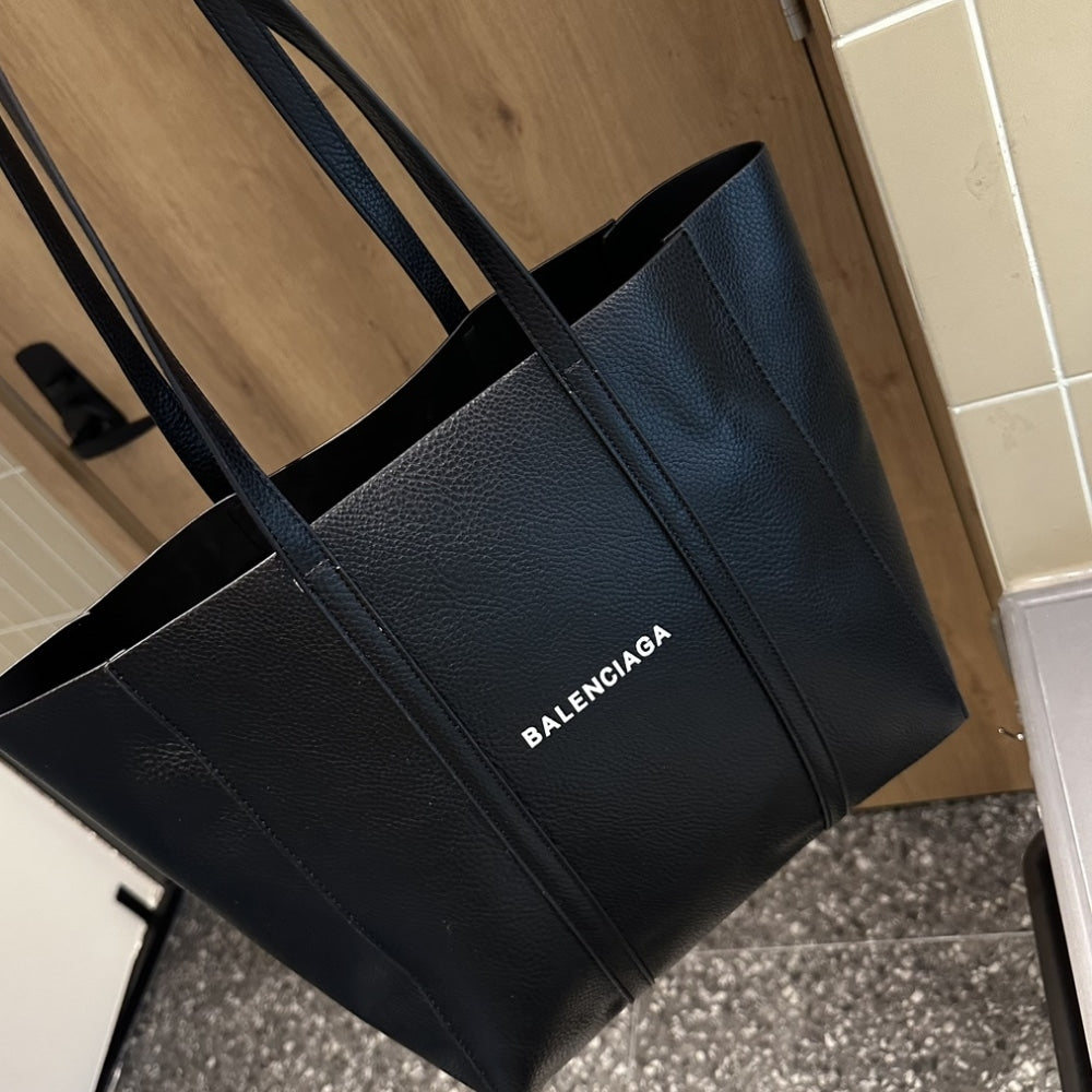 Balenciaga Everyday Leather Tote Black 31cm