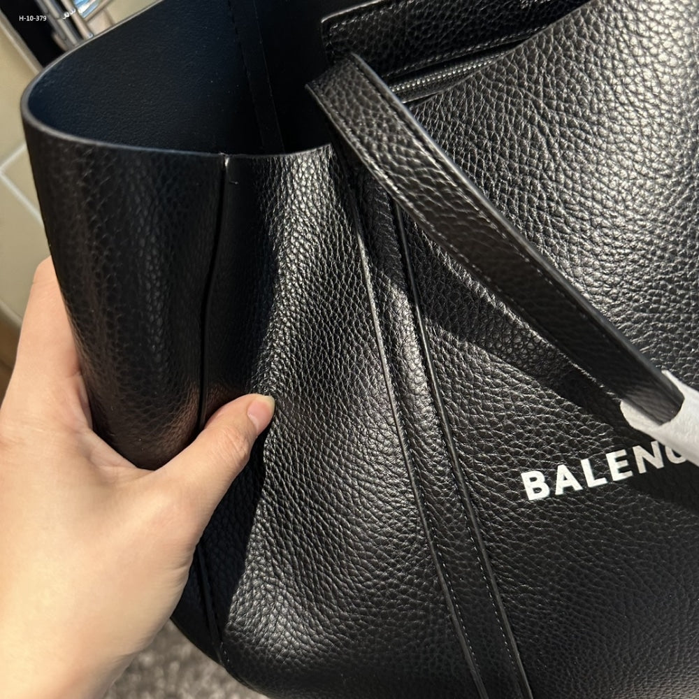 Balenciaga Everyday Leather Tote Black 31cm