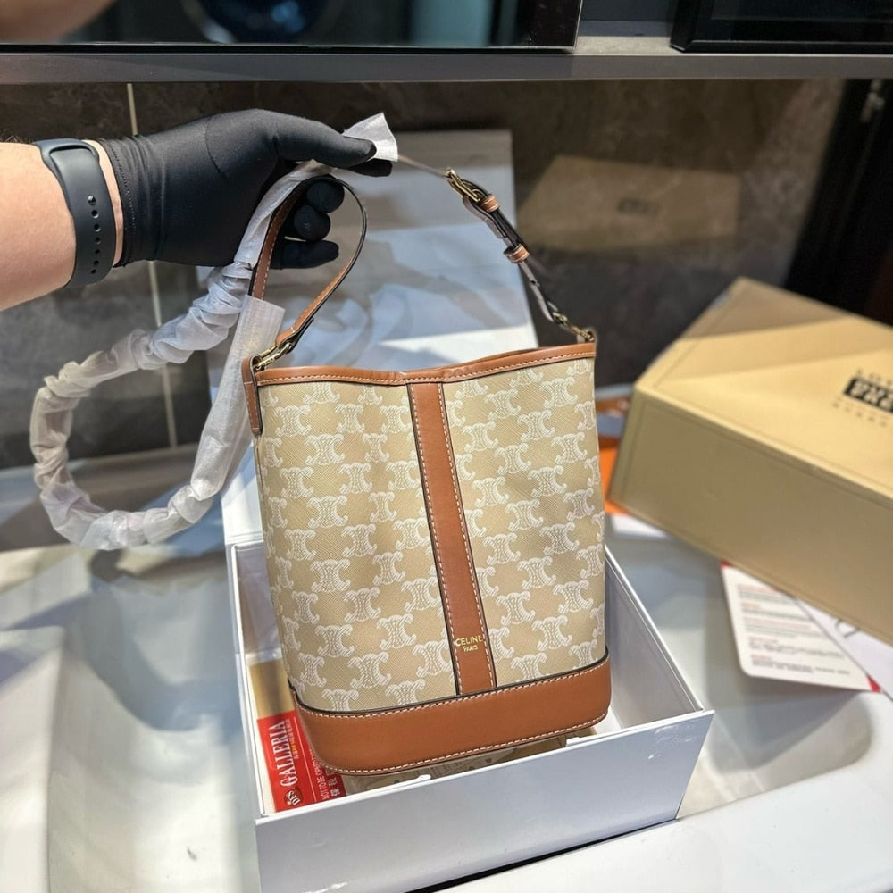 Celine Small Bucket In Triomphe Canvas 22cm 191442FLC02GR