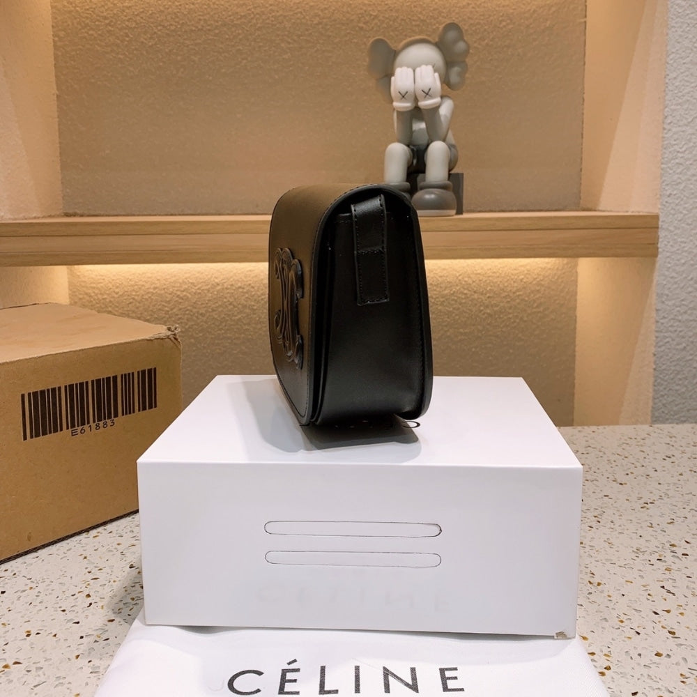 Celine Folco Cuir Triomphe In Smooth Leather 18cm 198263DU338NO