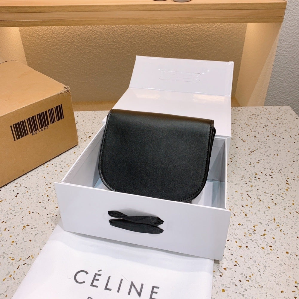 Celine Folco Cuir Triomphe In Smooth Leather 18cm 198263DU338NO