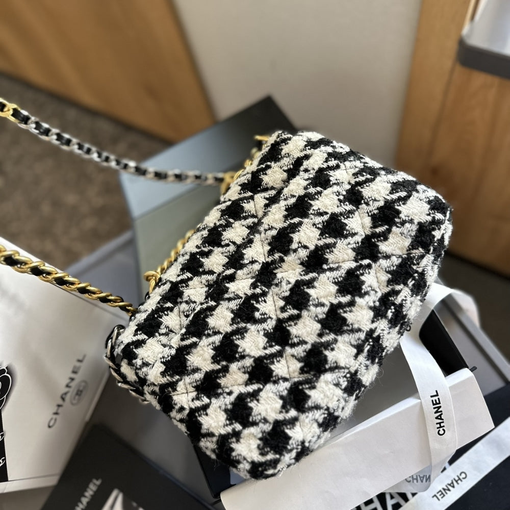 Chanel 19 Bag Tweed White And Black 26cm