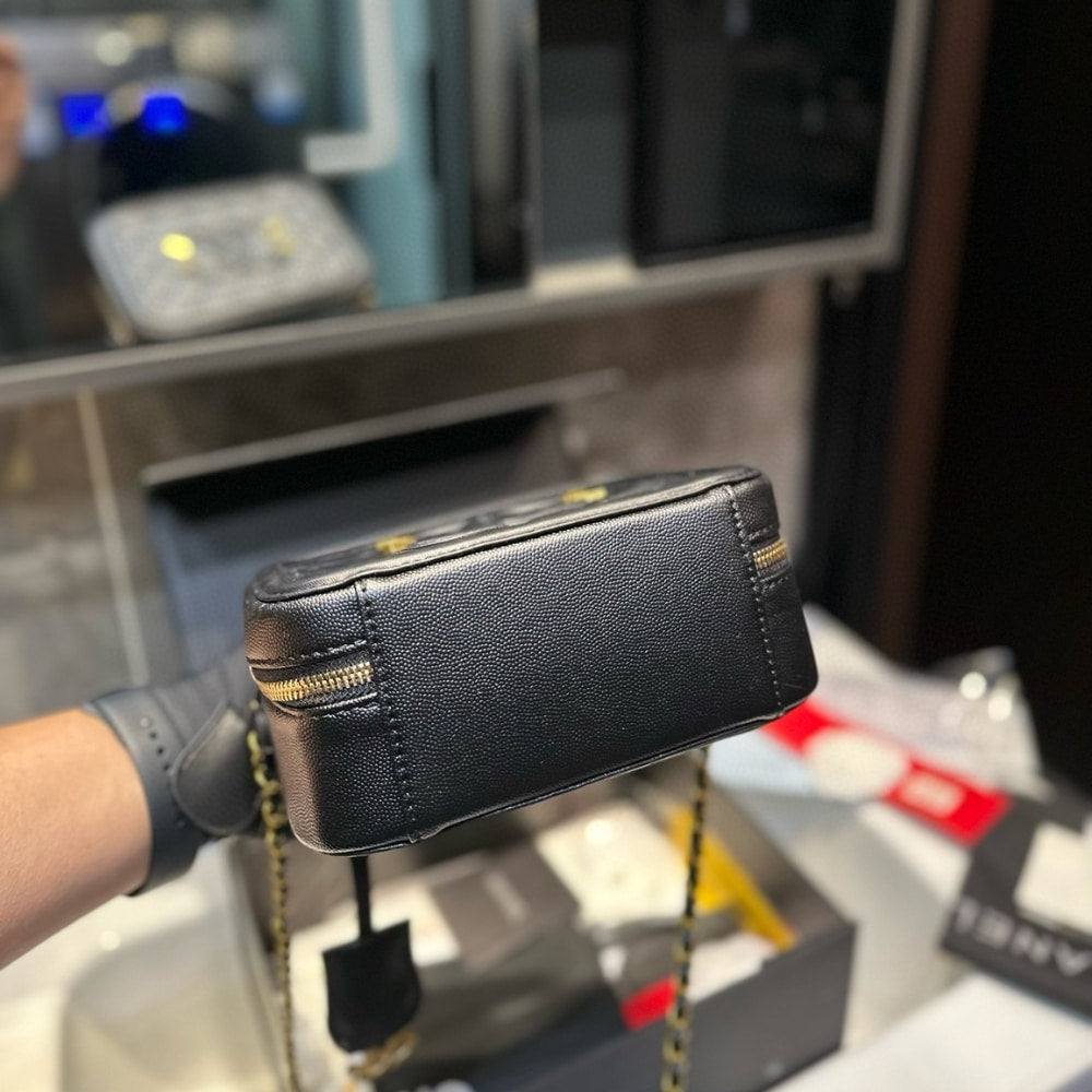 Chanel Vanity Case Filigree Black 18cm