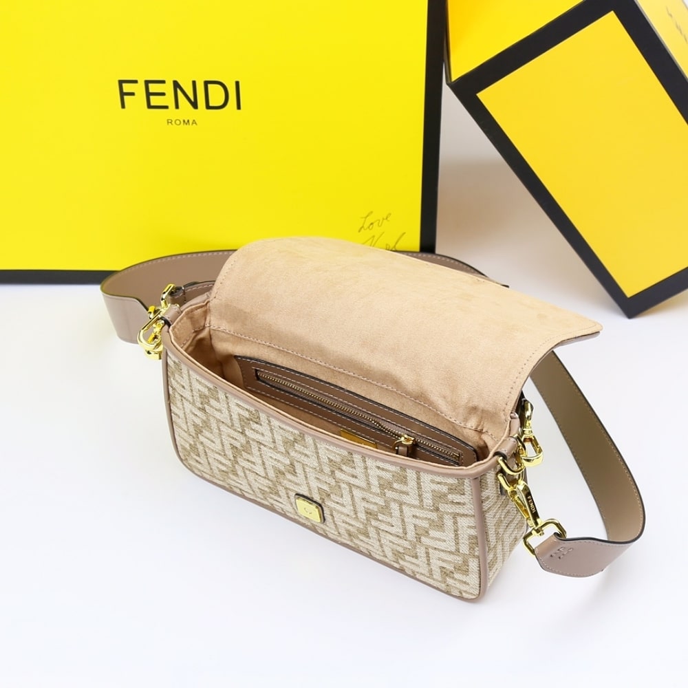 Fendi Baguette Bag Beige 27cm FENXT98SGRYLLLLL00