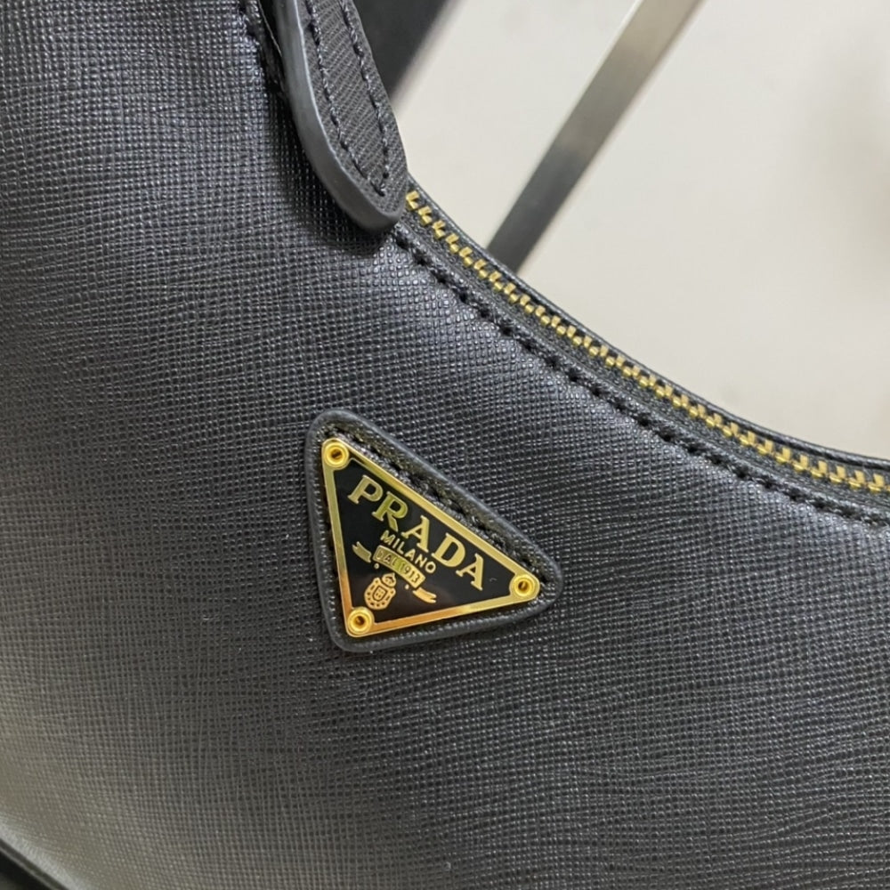 Prada Re Edition 2005 Saffiano Black 22Cm