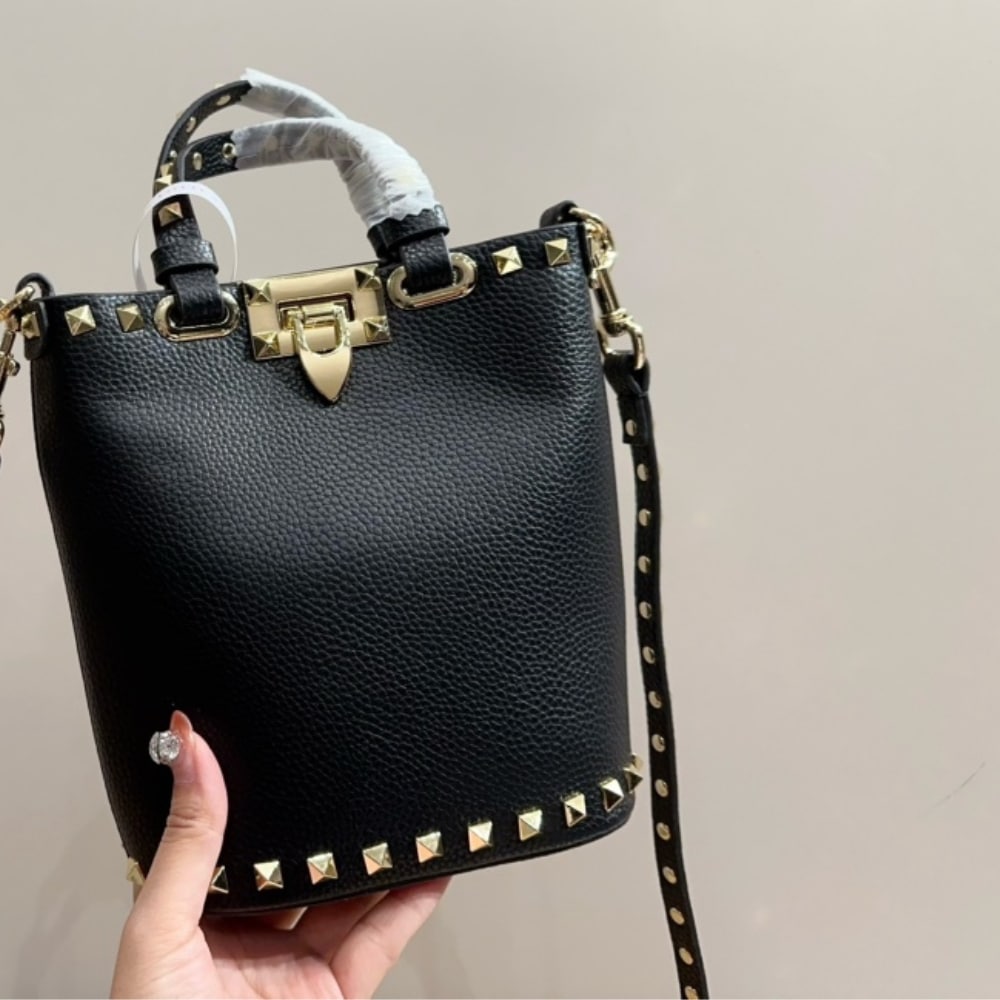 Valentino Rockstud Crossbody Pouch Black 19cm