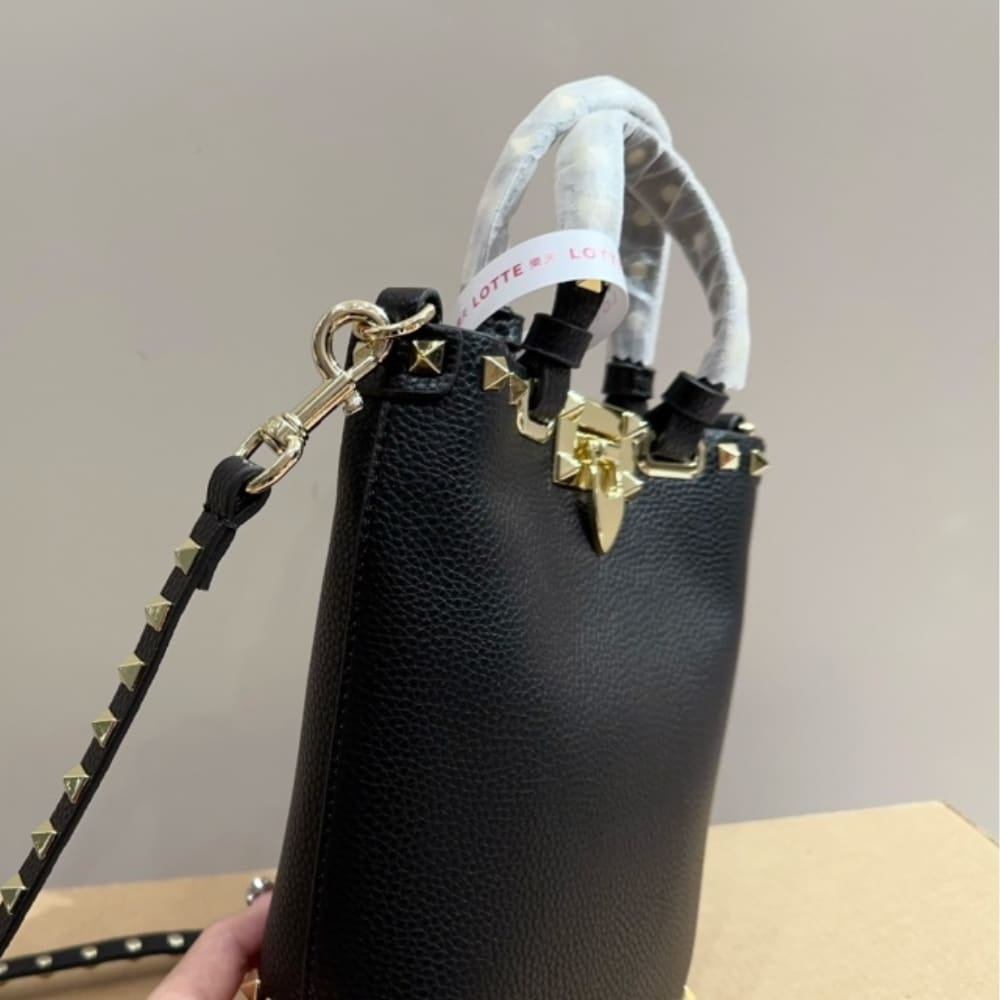 Valentino Rockstud Crossbody Pouch Black 19cm