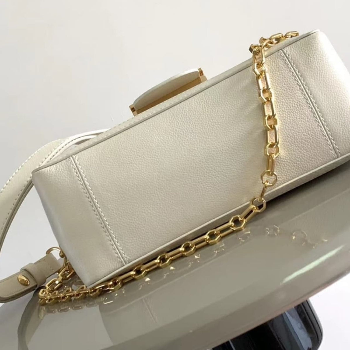 Mirror Quality – Louis Vuitton Dauphine Soft MM Bag White 24Cm M25050