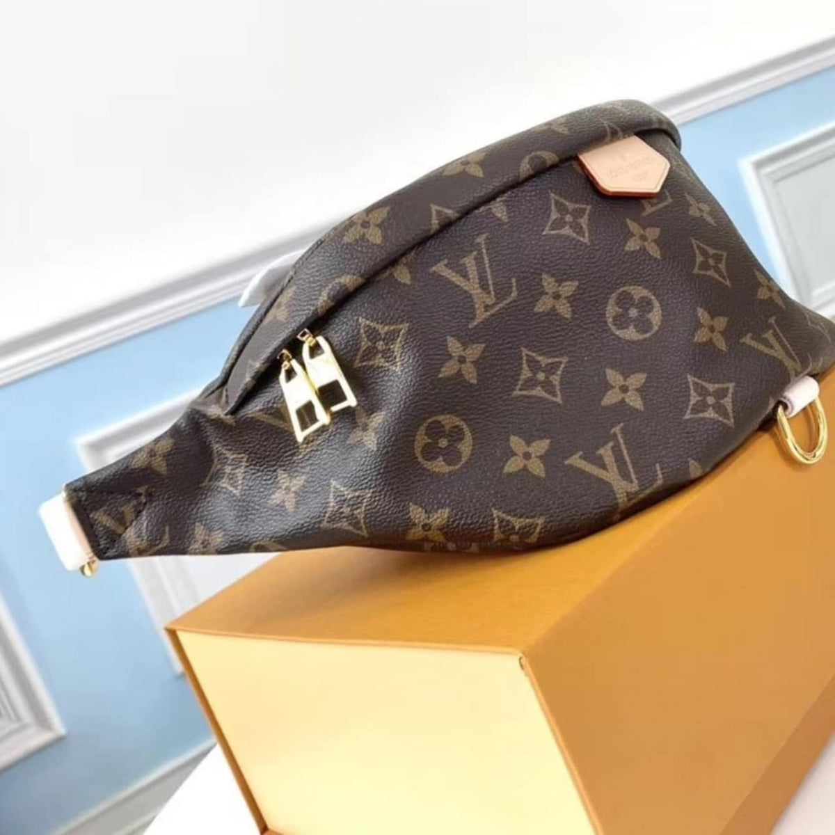 Mirror Quality – Louis Vuitton Bumbag Monogram Canvas Brown 37Cm M43644