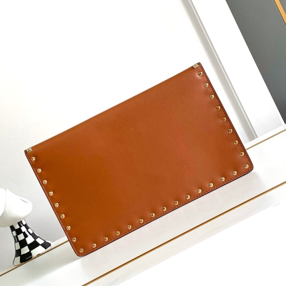 Valentino Garavani Rockstud Raffia Clutch Bag Brown