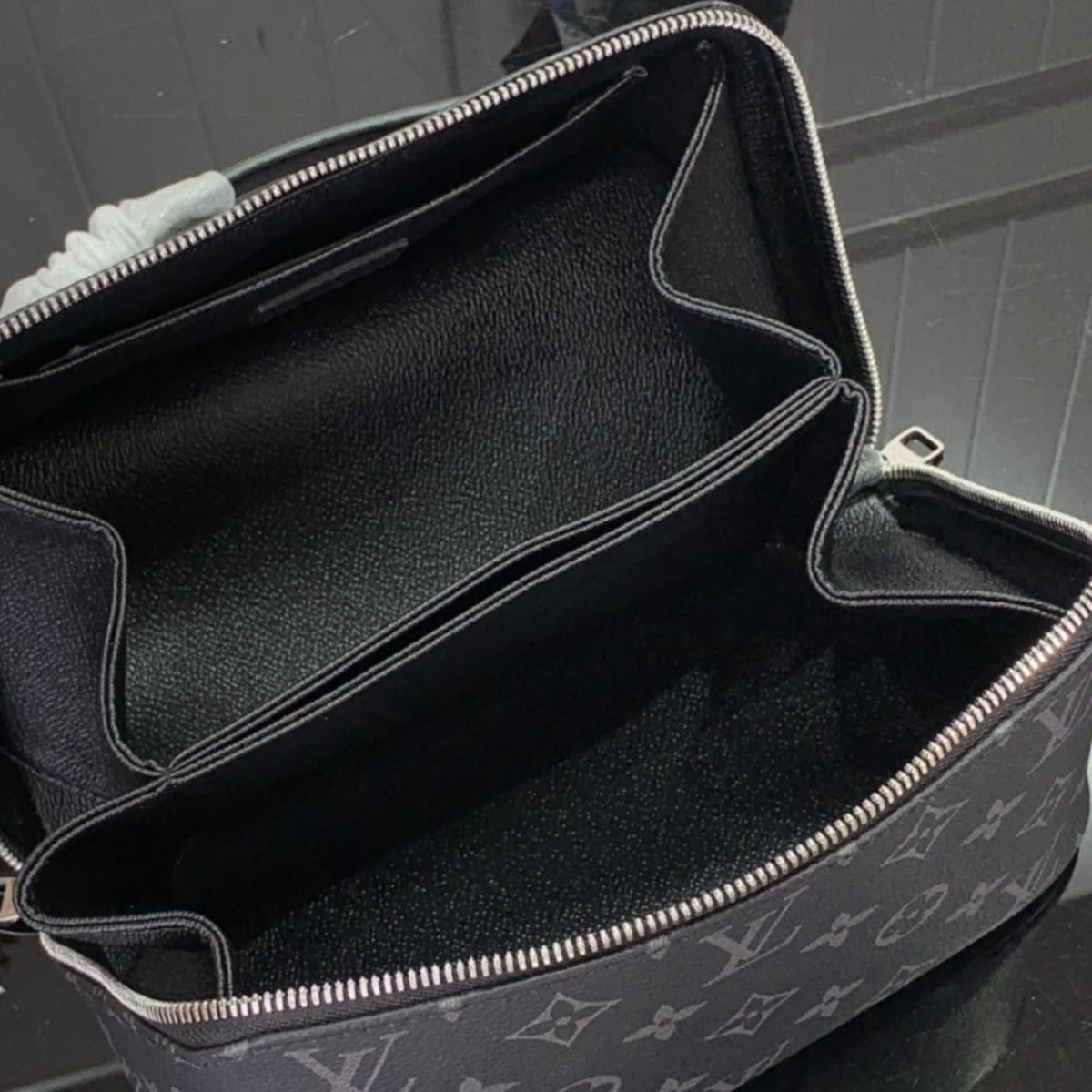 Mirror Quality – Louis Vuitton Toiletry Bag Monogram Eclipse Canvas Black 24Cm M11508