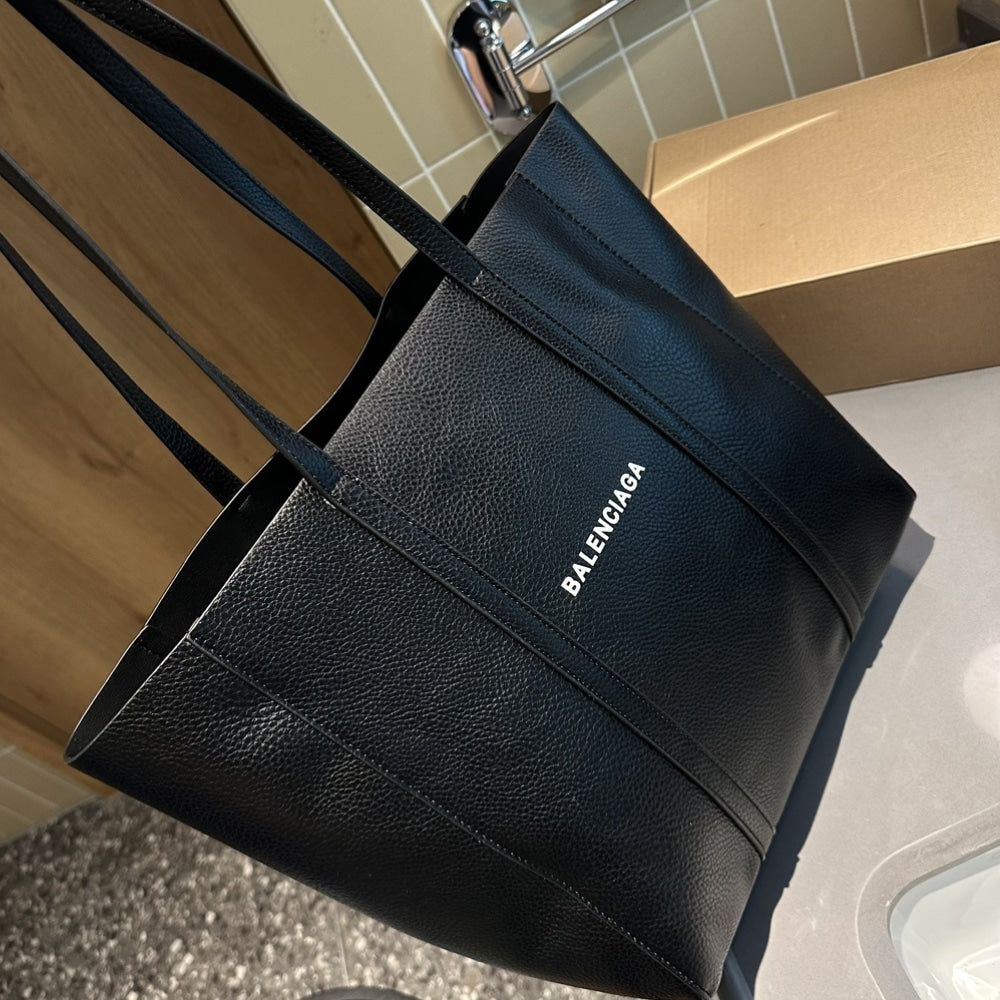Balenciaga Everyday Leather Tote Black 31cm