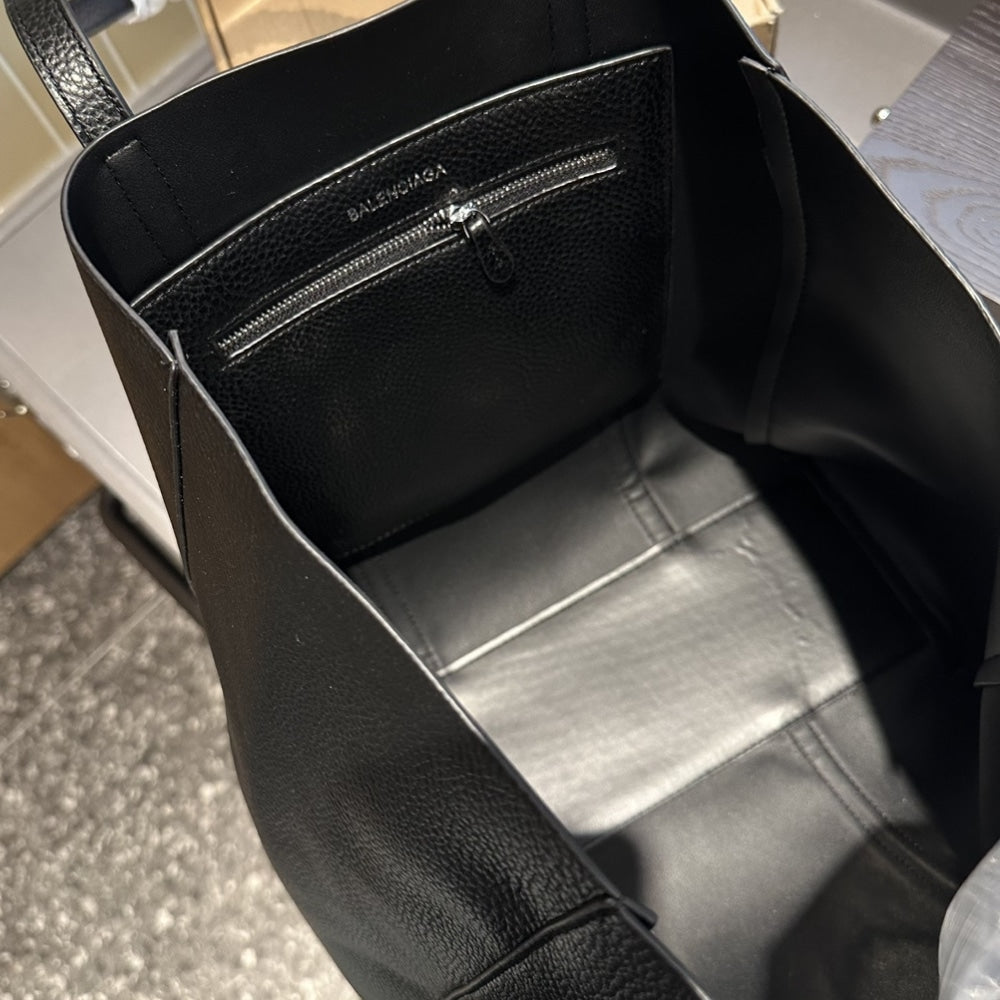 Balenciaga Everyday Leather Tote Black 31cm