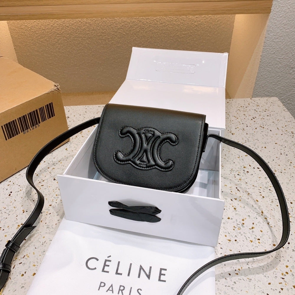 Celine Folco Cuir Triomphe In Smooth Leather 18cm 198263DU338NO