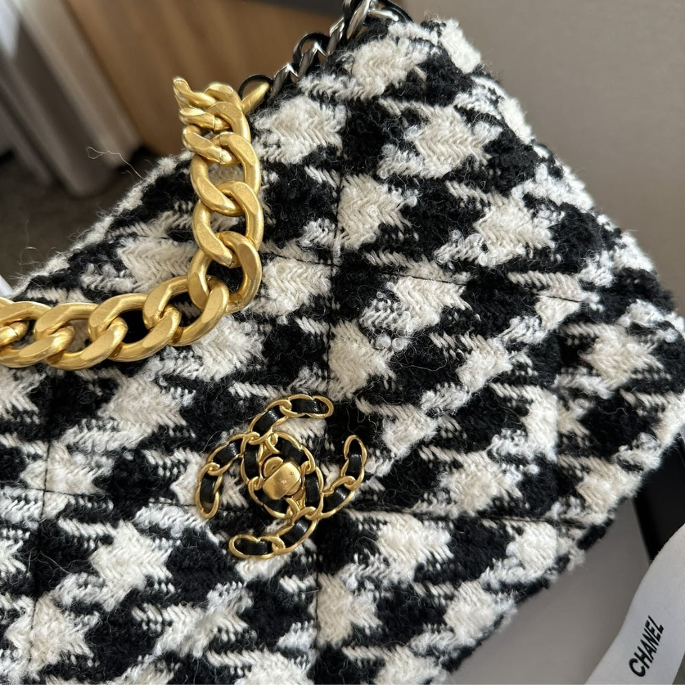 Chanel 19 Bag Tweed White And Black 26cm
