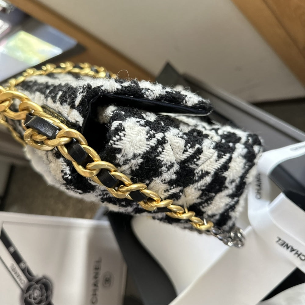 Chanel 19 Bag Tweed White And Black 26cm