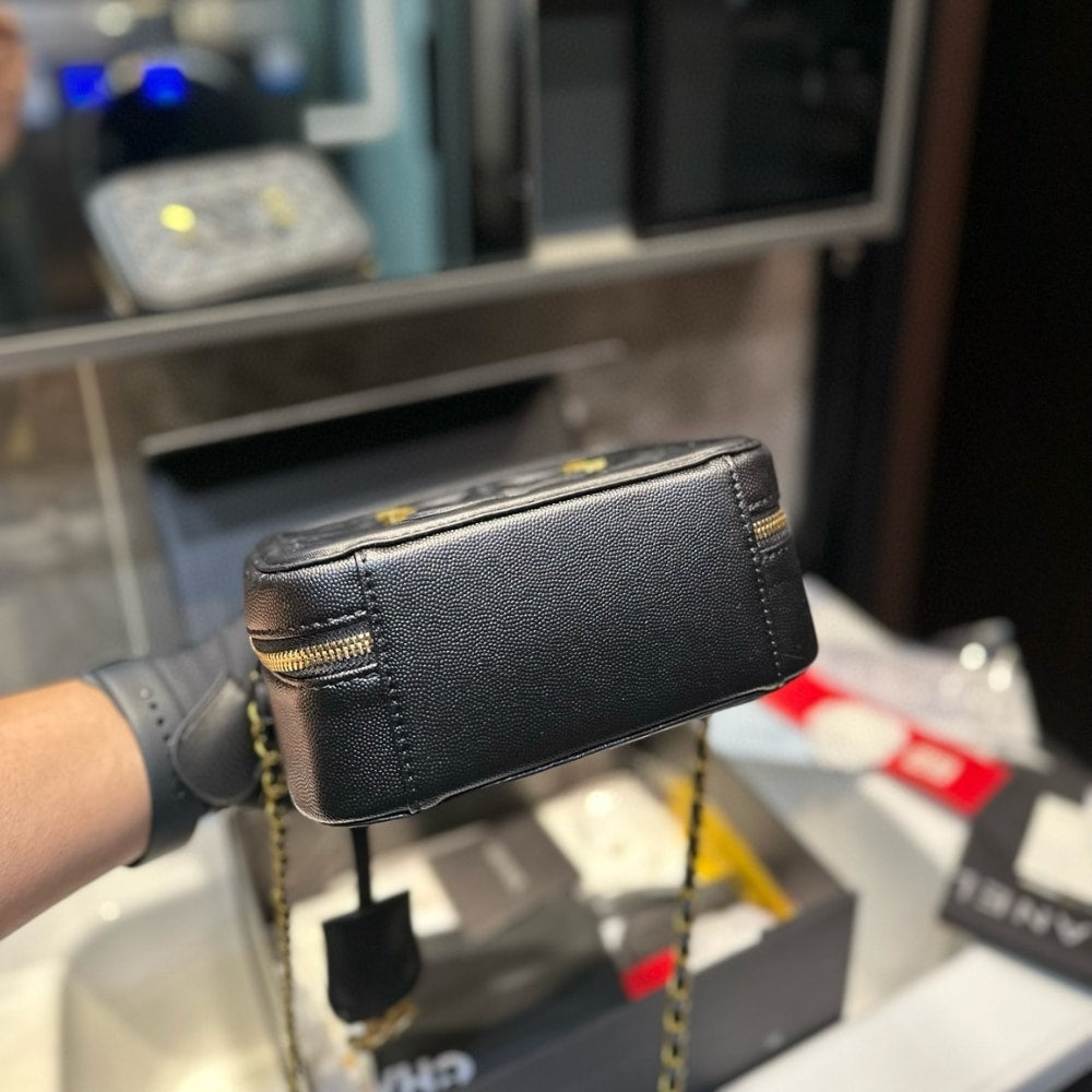 Chanel Vanity Case Filigree Black 18cm