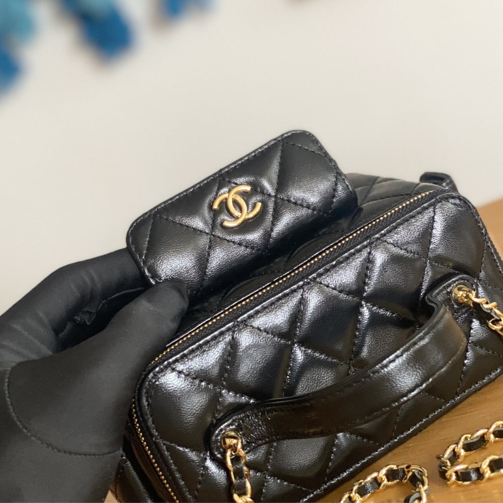 Chanel 22K Small Vanity Case With Pockets In Black 17cm