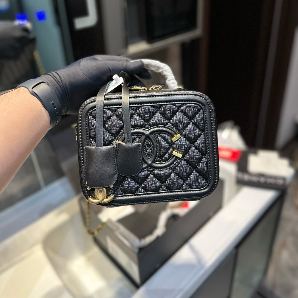 Chanel Vanity Case Filigree Black 18cm
