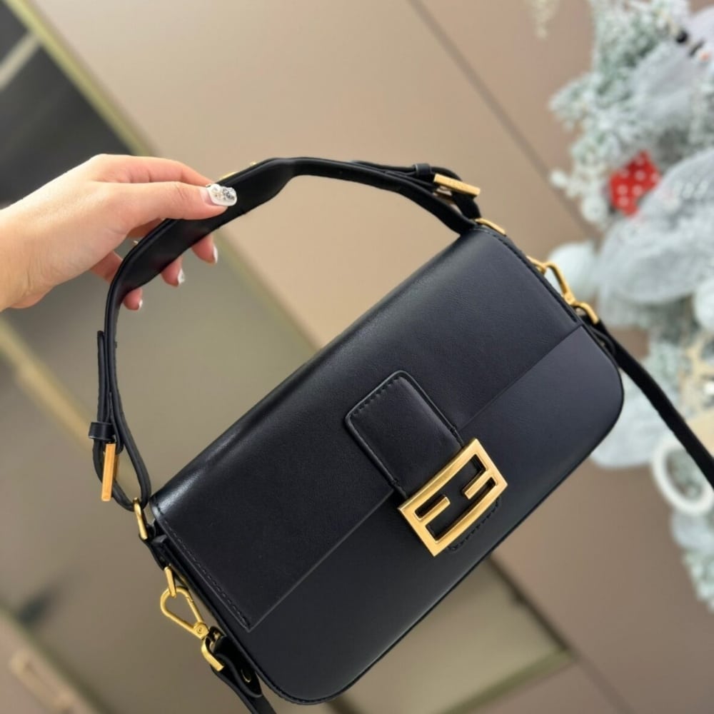 Fendi Baguette Bag Black 25cm 8BR822APG6F1CFJ