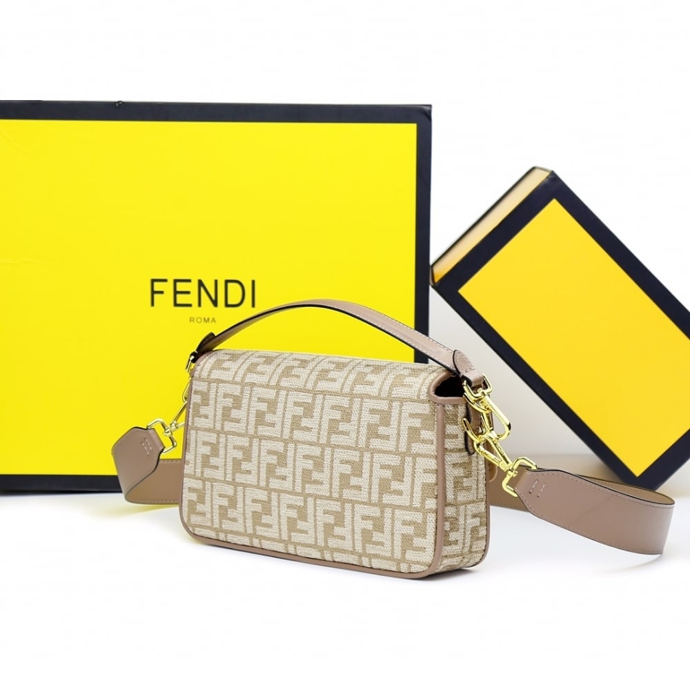 Fendi Baguette Bag Beige 27cm FENXT98SGRYLLLLL00