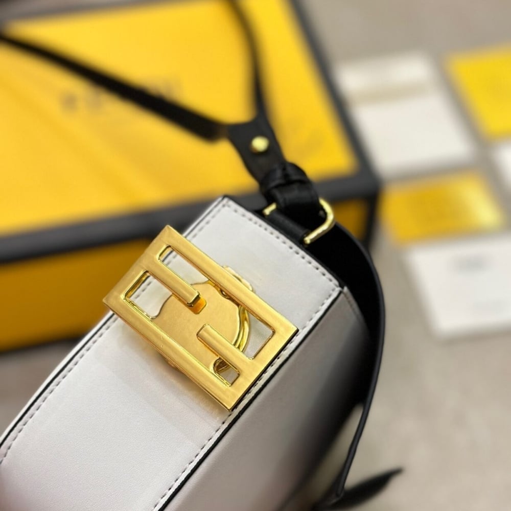 Fendi Baguette Bag White 26cm 8BR821APKOF1NZ3