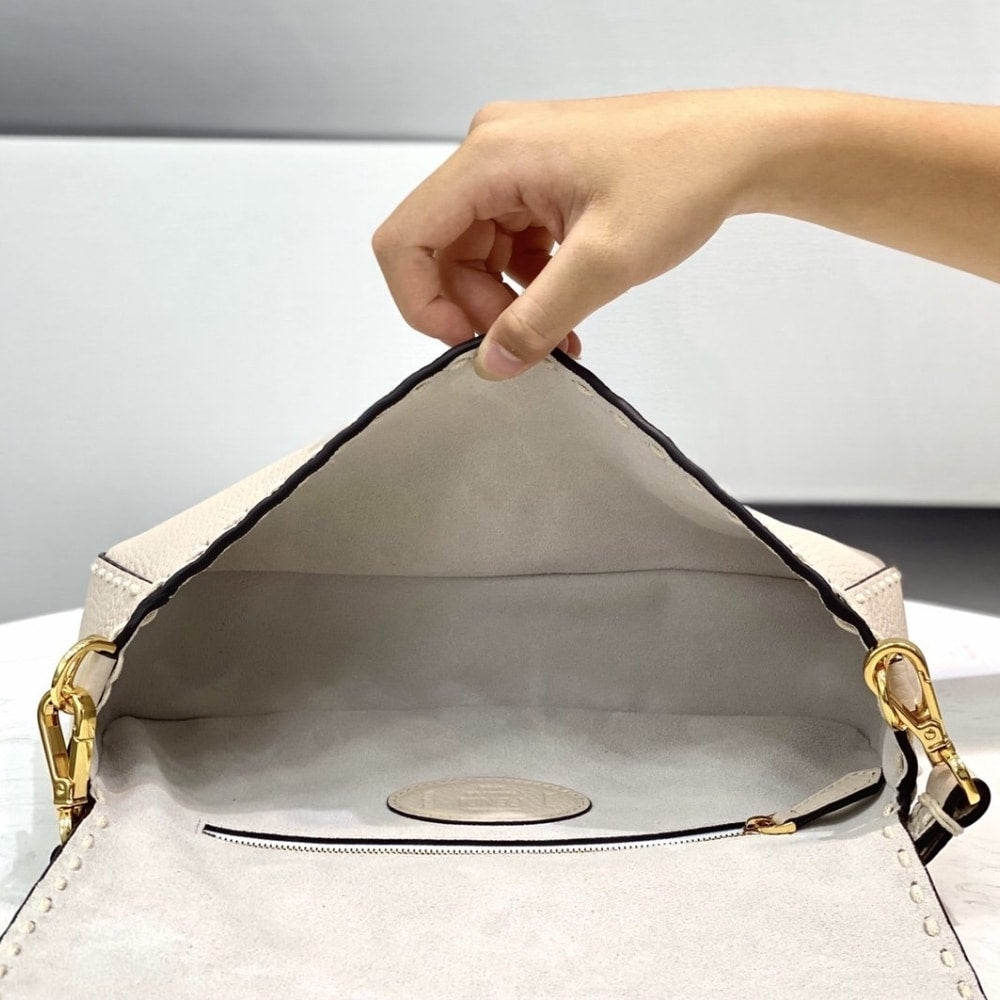 Fendi Baguette White Selleria 27cm 8BR600ARBBF1JBP