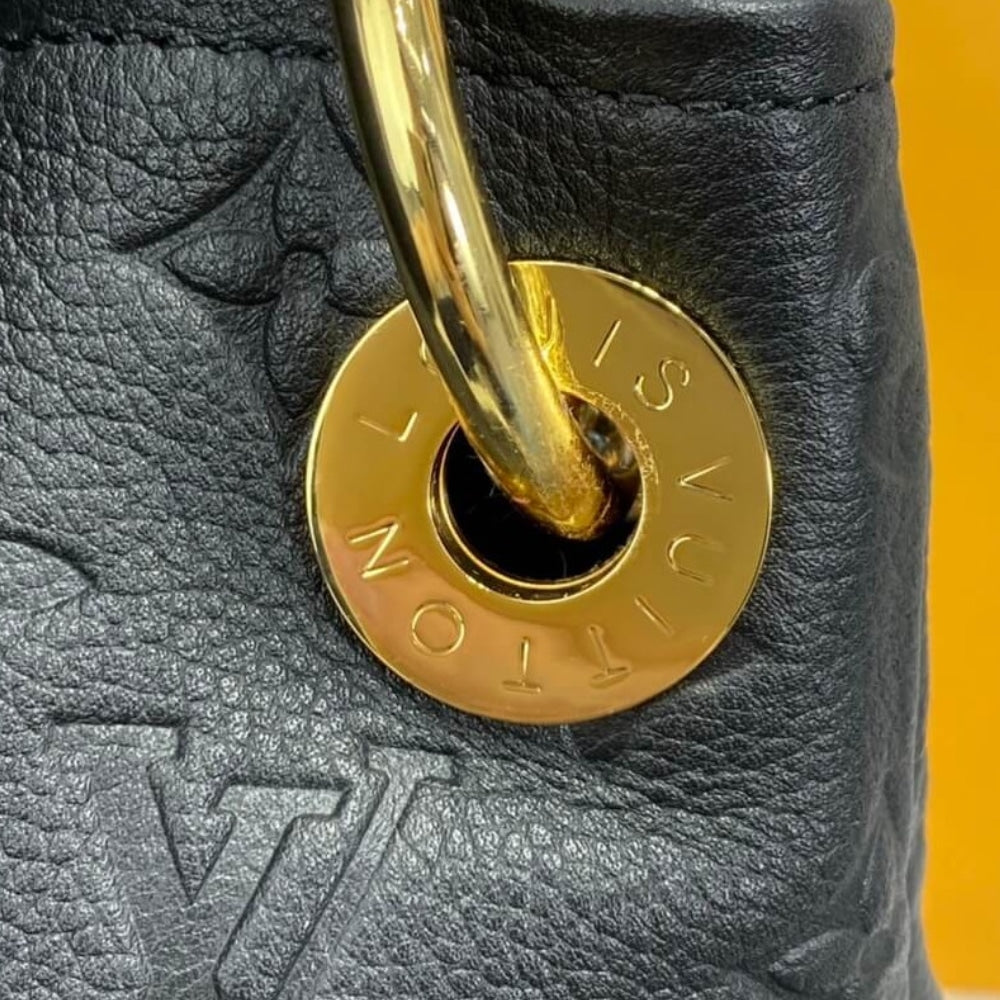 Louis Vuitton Artsy MM Monogram Black 41cm