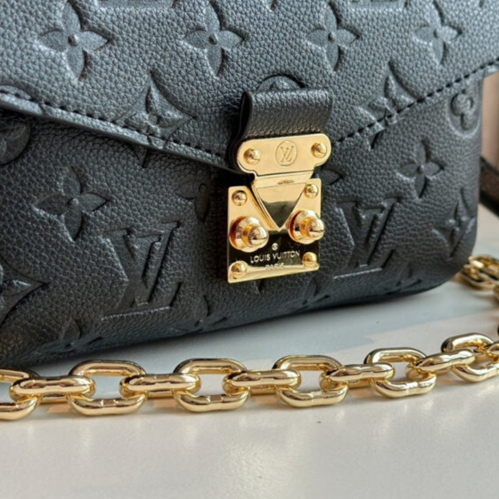 Louis Vuitton Pochette Métis East West Black 21cm M46595