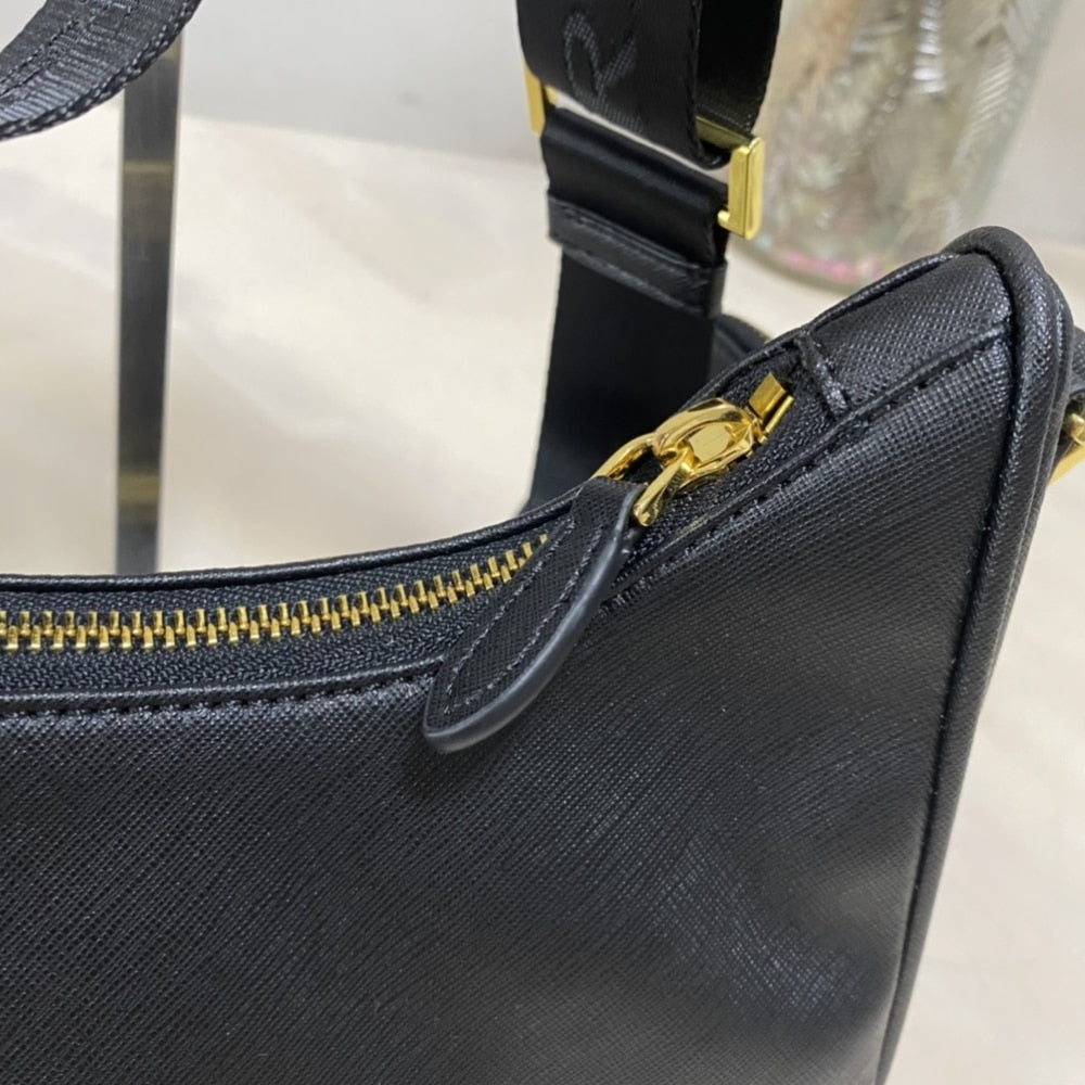 Prada Re Edition 2005 Saffiano Black 22Cm