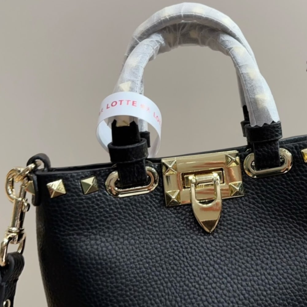 Valentino Rockstud Crossbody Pouch Black 19cm