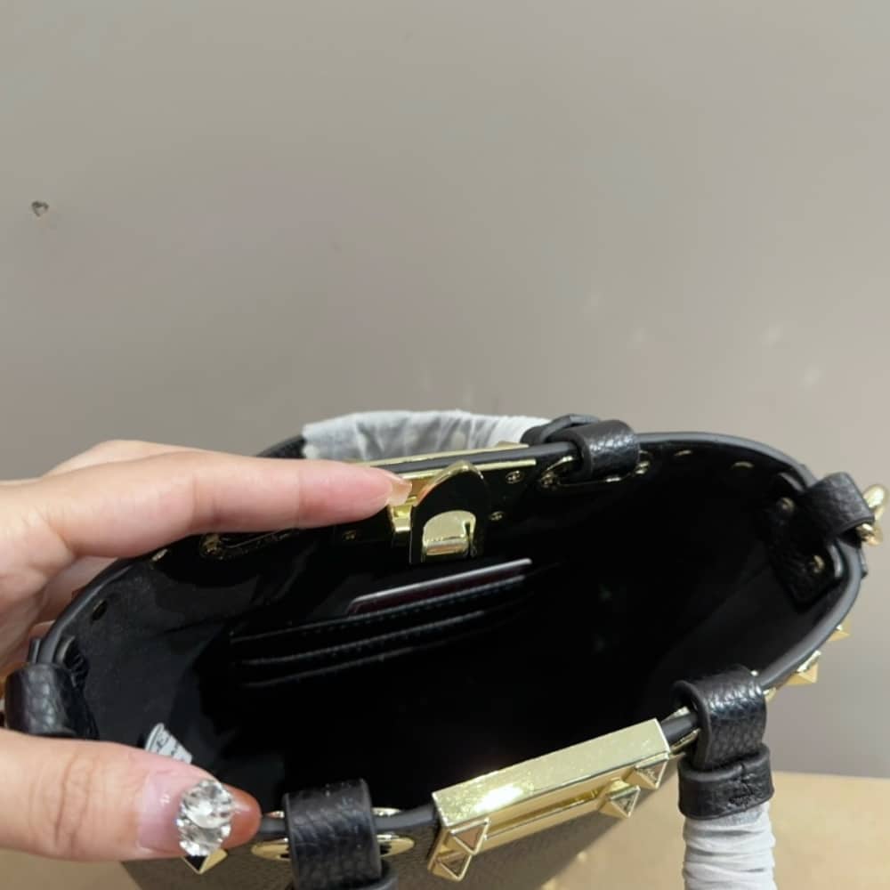 Valentino Rockstud Crossbody Pouch Black 19cm